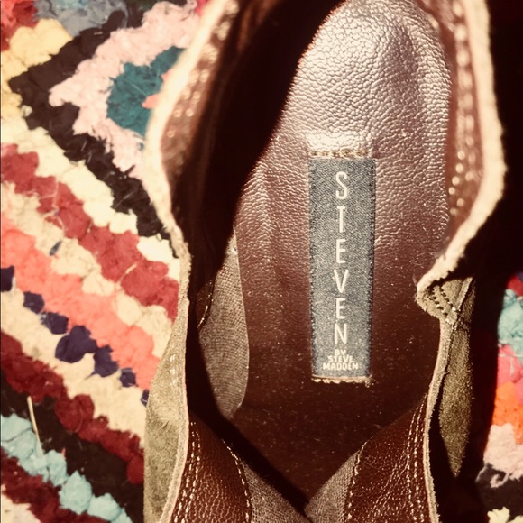 Hazel Olive green Steve Madden booties - Picture 4 of 4